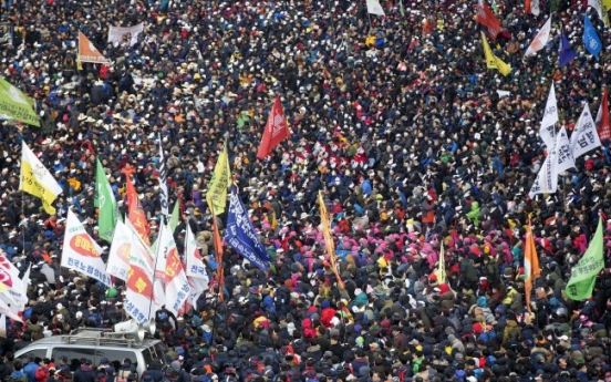 Massive antigovernment rally ends peacefully