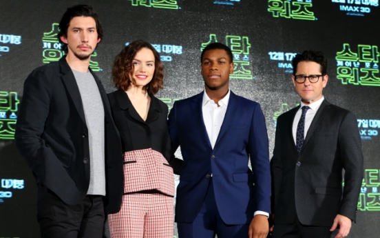 Abrams to tell new space tale in ‘The Force Awakens’