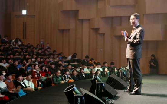 [Photo News] Asiana chief delivers lecture for teens