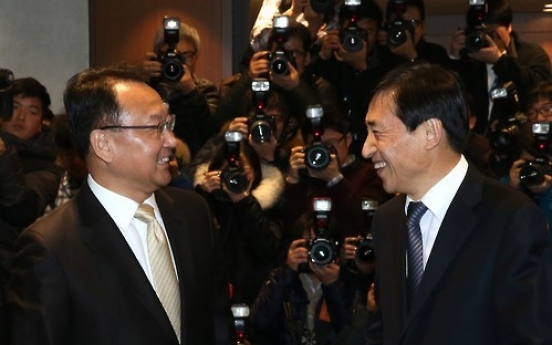 Finance Minister, BOK chief agree to work together