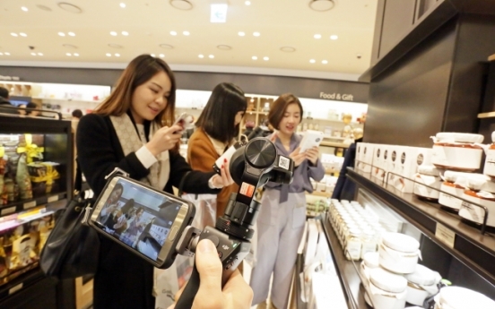 Hanwha invites Chinese social media stars to new duty-free store