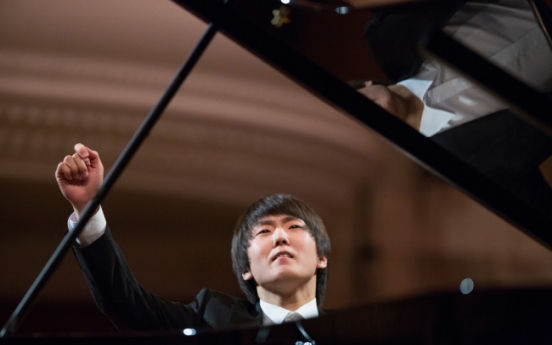 Cho Seong-jin signs with Deutsche Grammophon