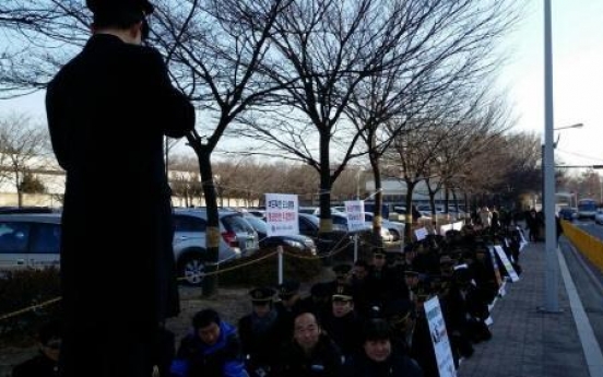 Unionized pilots of Korean Air vote for strike