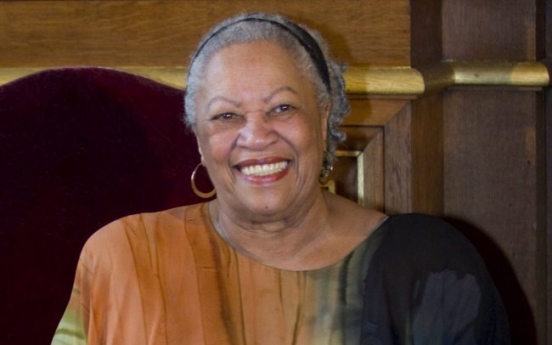 Toni Morrison receives $25,000 honorary award from PEN