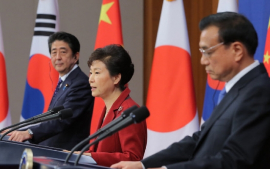 Korea, China discuss ways to ease trade barriers