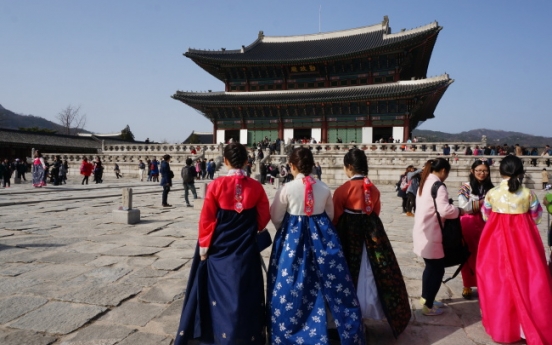 Hanbok back in fashion among youths