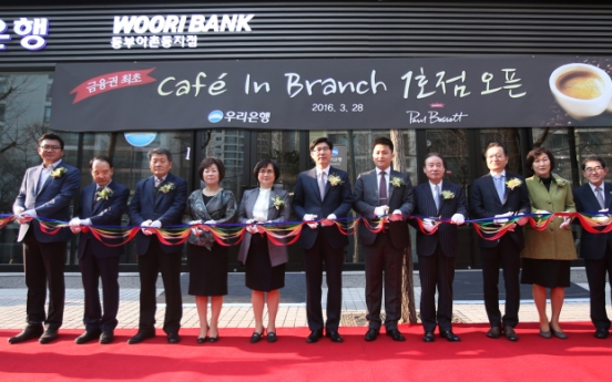 [Photo News] Coffee shop in a bank