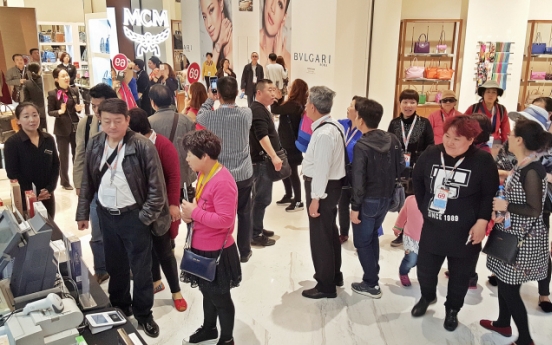 [Photo News] Chinese shoppers cruise to Busan