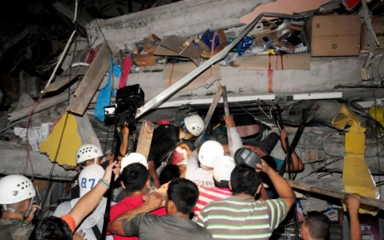 Earthquake kills 77 in Ecuador; emergency workers rush in