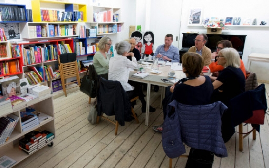 Barcelona bookstores reinvent themselves to survive