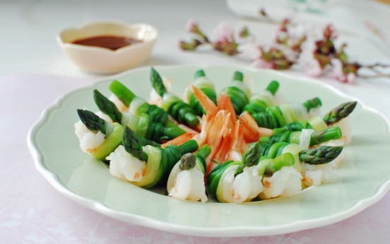 [Home Cooking] Saeu ganghoe (Green onion-tied shrimp and asparagus)