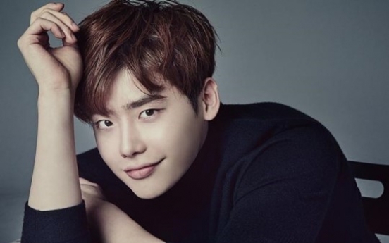 Actor Lee Jong-suk signs with YG