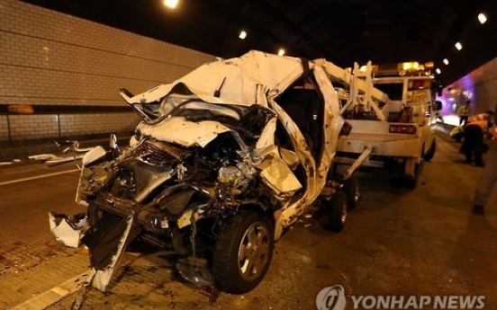 남해고속도로 창원1터널서 8중추돌…4명 '사망'