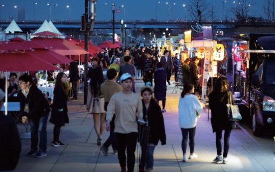 Night market at Cheonggyecheon Square