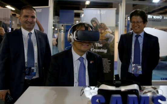 [Photo News] Samsung VR at Humanitarian Summit