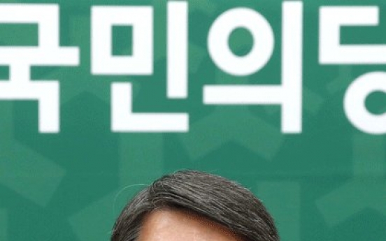 [Newsmaker] Ahn Cheol-soo hit by political double whammy