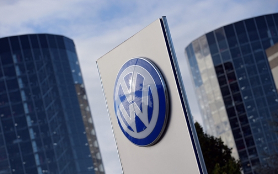 VW gasoline car owners to file criminal charges