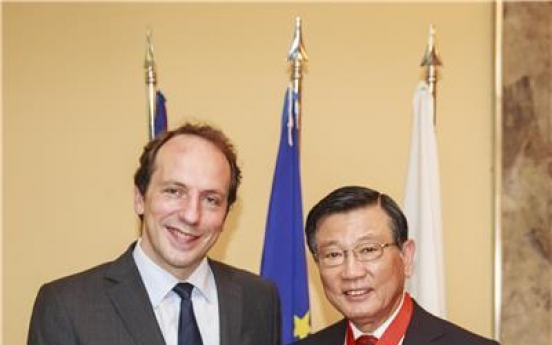 Kumho Asiana chief receives prestigious French award