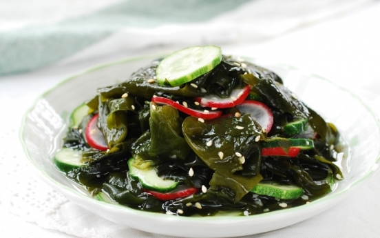 [Home Cooking] Miyeok muchim (Seaweed salad)