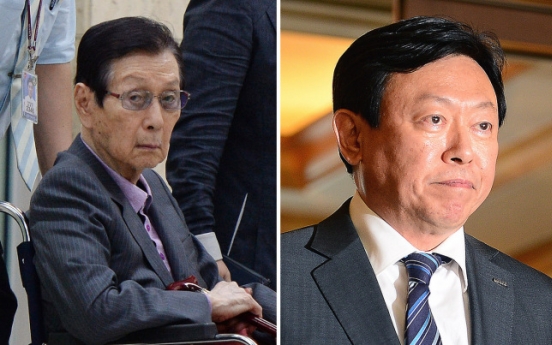 Lotte founder and son banned from leaving Korea