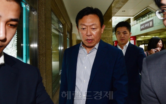 Ex-Lotte Chemical exec indicted on alleged tax evasion