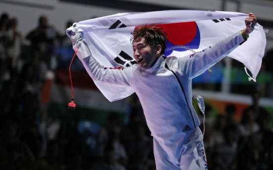 South Korean Park Sang-young wins gold in epee fencing