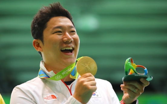 Korea's Jin Jong-oh wins gold in men's 50m pistol shooting