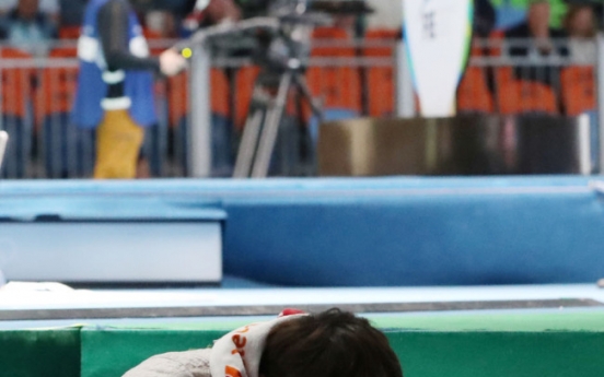 Korean fencer blames nerves for unexpected defeat