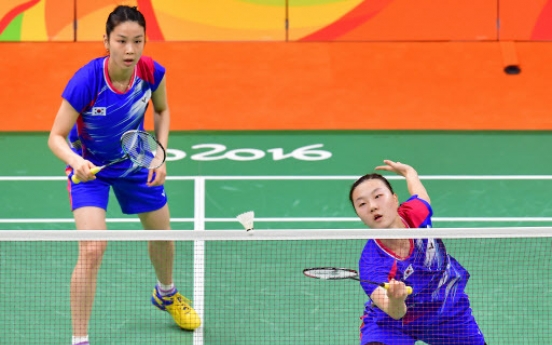 Korean pair advances to badminton semis