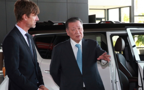 [Photo News] Hyundai Chief visits US design center