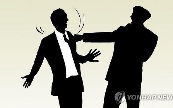 '감히 말대꾸해?' 부하 직원 때리고 머리채 잡은 회사원