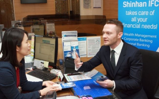 Shinhan Bank expands services for foreigners