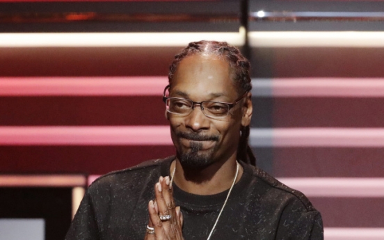 Snoop Dogg honored in politically charged BET Hip-Hop Awards