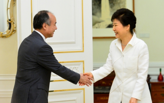 [Photo News] Park meets softbank chief