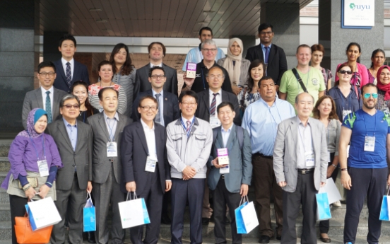 Envoys participate in Korean medicine fair