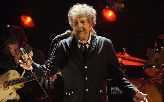 [Newsmaker] Bob Dylan wins Nobel Literature Prize