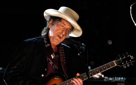 Korean critics weigh in on Dylan’s Nobel Prize win