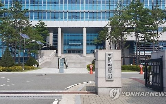 친딸 수년간 성폭행 아버지 징역 17년