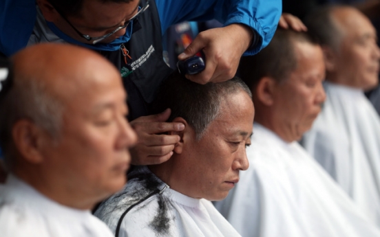 [From the scene] Ordinary Koreans stage sit-in to protect deceased farmer’s body