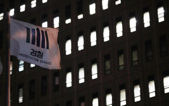 Chaebol face questions over Choi links