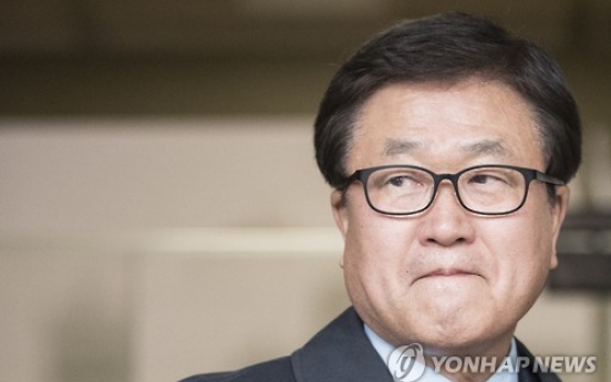 Tycoons questioned over alleged secret meetings with President Park