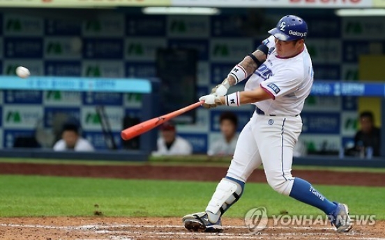 Veteran slugger becomes 1st baseball player to receive 10 bln won