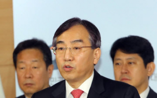 Seoul sanctions top aides of North’s Kim