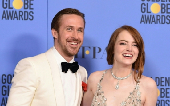 ‘La La Land’ waltzes to huge victory at Golden Globes