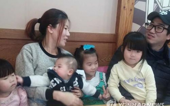 Young Koreans given various incentives to have more babies