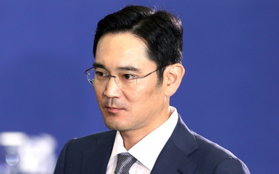 Arrest warrant sought for Samsung heir over bribery charges