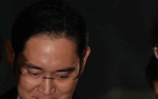 Samsung's Lee faces arrest on suspicion of bribery