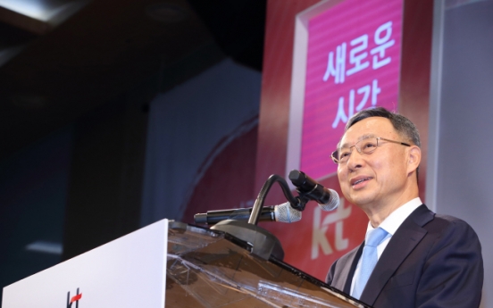 KT CEO Hwang reappointed, faces governance challenges