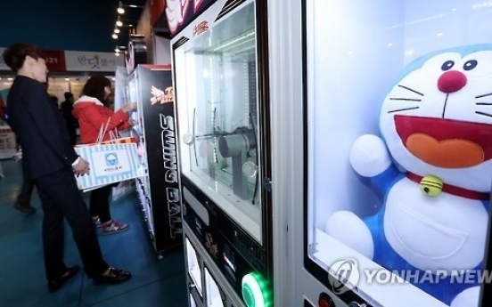 Slowing economy lures young Koreans to claw machines