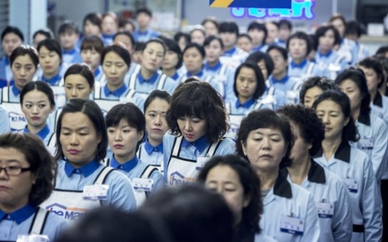 회사에 여성전원 파업...시커먼 남자들만 '우글'